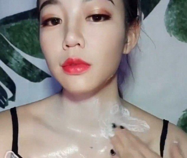 神奇易容术,村姑变女神,爆红到英国,当众卸妆全都看傻眼!