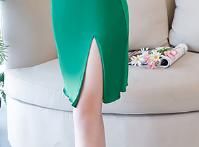 身为人妻的我,在家不穿文胸只穿睡衣,舒适自在又不失性感迷人