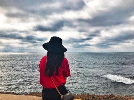 只看“背影”，你能找出热巴和赵丽颖吗？不是真爱粉真的很难找出