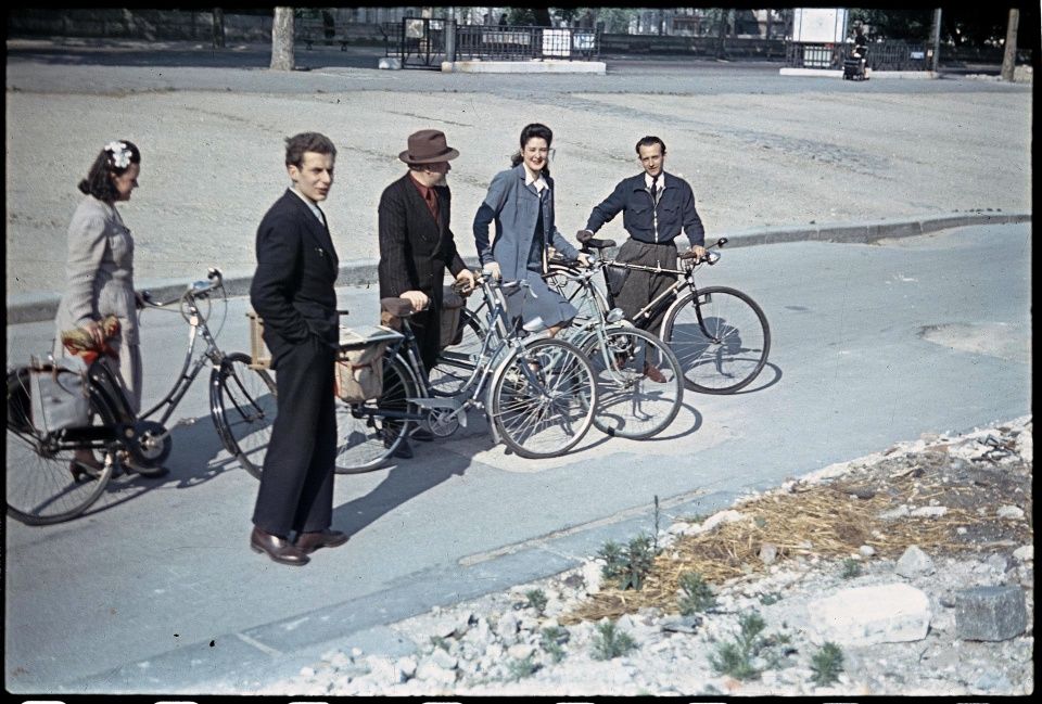 德军占领下的巴黎上色高清老照片 马照跑舞照跳 亡国痛看不到