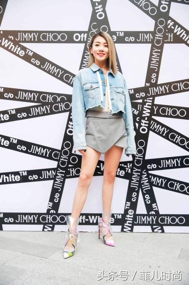 程晓玥厉害了！裙超短裙秀美腿，网友：这腿P的比我人还要高！