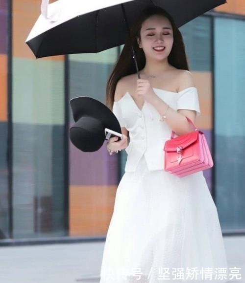  [温婉]街拍：小姐姐穿白纱裙，温婉大气，没有100斤穿不出效果！