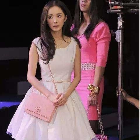 杨幂最会穿裙子，无人能敌，太美丽