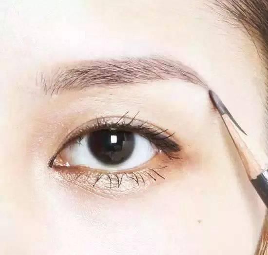  「淡妆」恰当的淡妆化妆步骤 教你迅速画好极致自然妆