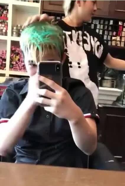 网红男神理发店剪了个豆芽头，锅盖掀下那一刻酷得不行！