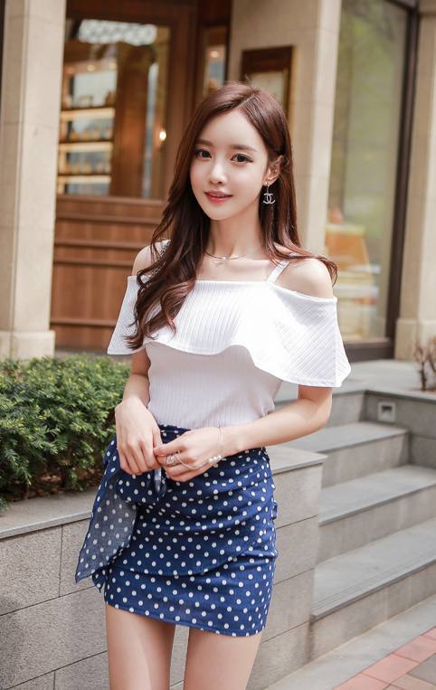 街拍：时尚光彩照人的时尚小姐姐，身姿玲珑风情万种！