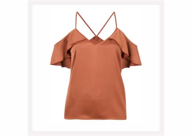 低调地露肉，性感得刚好，唐嫣同款美背了解一下