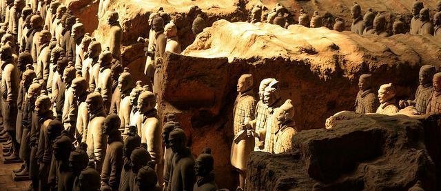 中国唯一一个与八个省相邻的省份