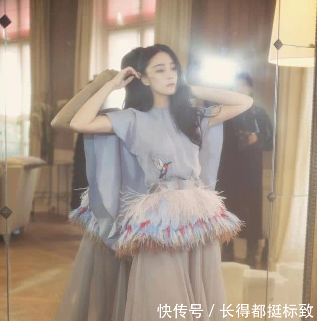 张馨予穿露背长裙再次美出了新高度,怎一个美字了得!