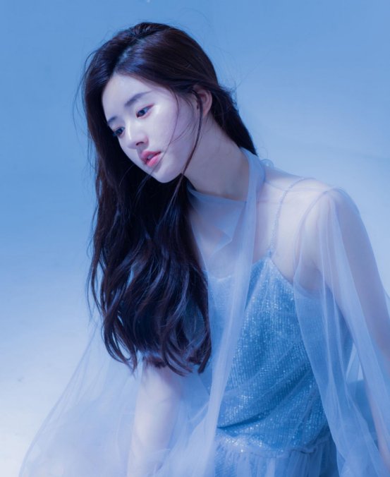  【女生】赵露思美得好精致,小个子女生看她穿就对了,凹出甜美可人范