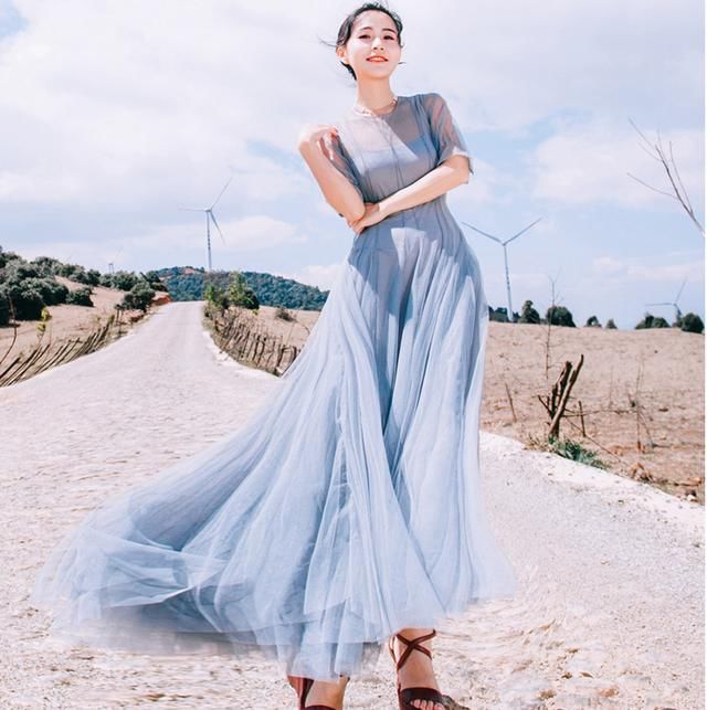 姑娘真大胆，穿这样的连衣裙，你竟然敢出门，是不是逛街要回头率