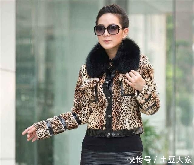  气质■女人过了40岁最好不要穿这4种衣服出门，不仅毫无气质还特别掉价