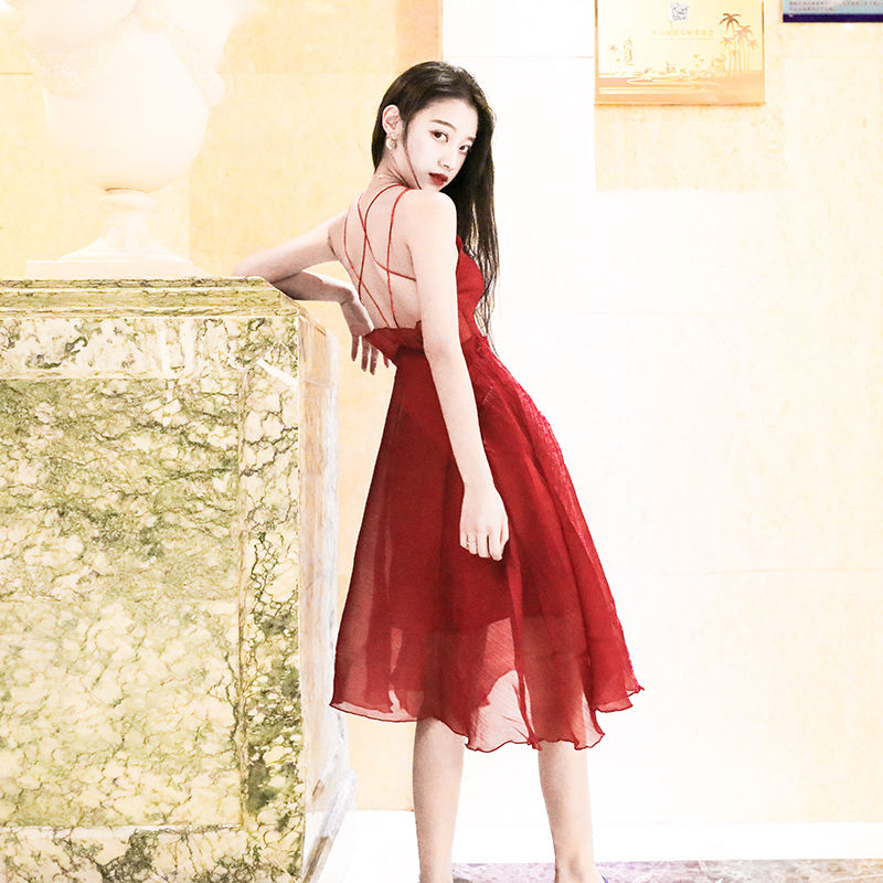 一饱眼福!女人穿这“流氓裙”去海边，说真的，完全被惊艳到