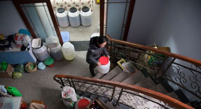 豫南女环保副局长被曝光，她的家里竟然堆满了这些“宝贝”