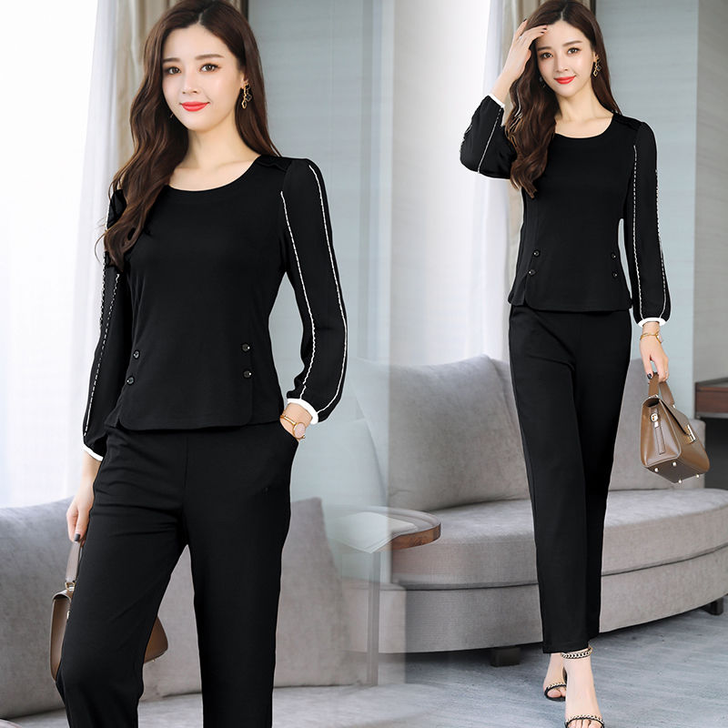 还穿连衣裙?太土了!50岁老婆上班，穿时髦套装+高跟，美绝了