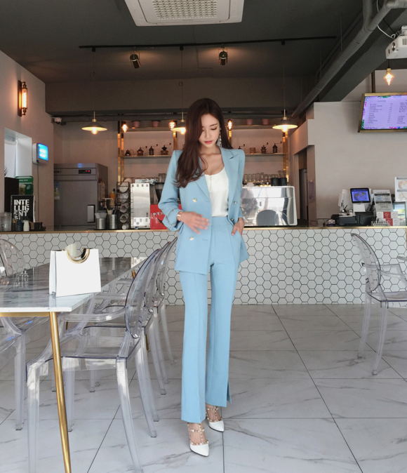 女神孙允珠，峡湾海岸初恋系温柔浅蓝西装