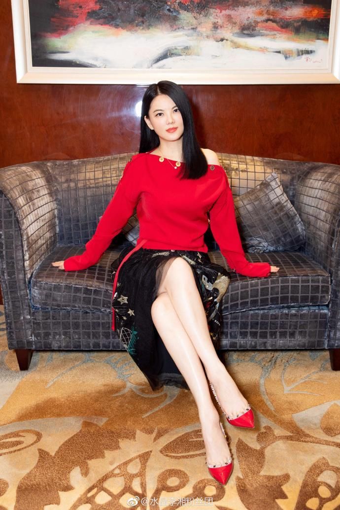 42岁李湘成功逆袭!瘦掉20斤不止 颜值爆表，穿衣品味直线上升