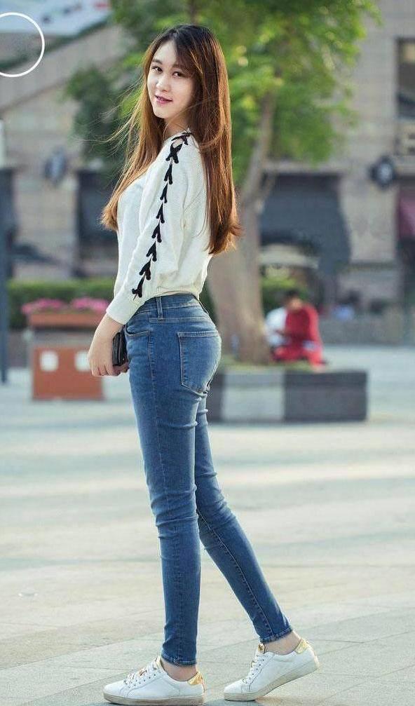 紧身裤更加的显身材提臀， 展现优雅之美，修身不臃肿