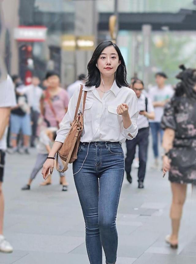  「选择」简单百搭牛仔裤，大方得体清新自然，大方展示紧致身材！