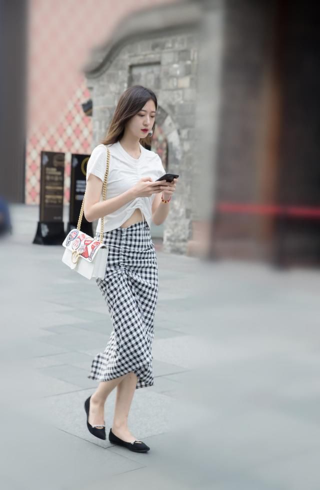路人街拍，长的好看的女孩，整体的穿衣搭配总是很出色
