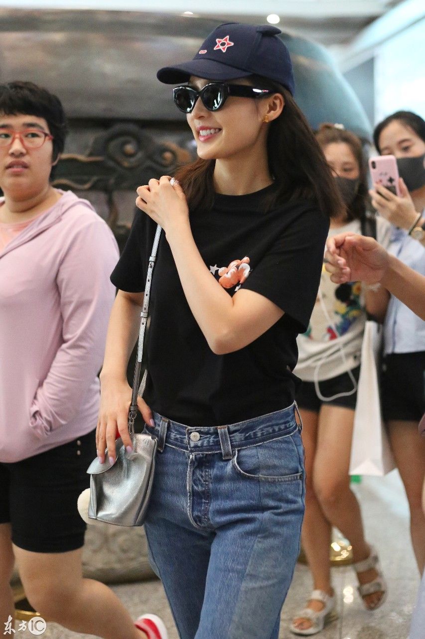 李沁版“香妃”即将出现 机场休闲穿搭还是遮不住的甜美
