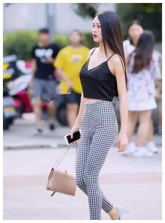 街拍：图1艳丽无比，图2性感时尚，图6的身材曲线惊艳亮眼