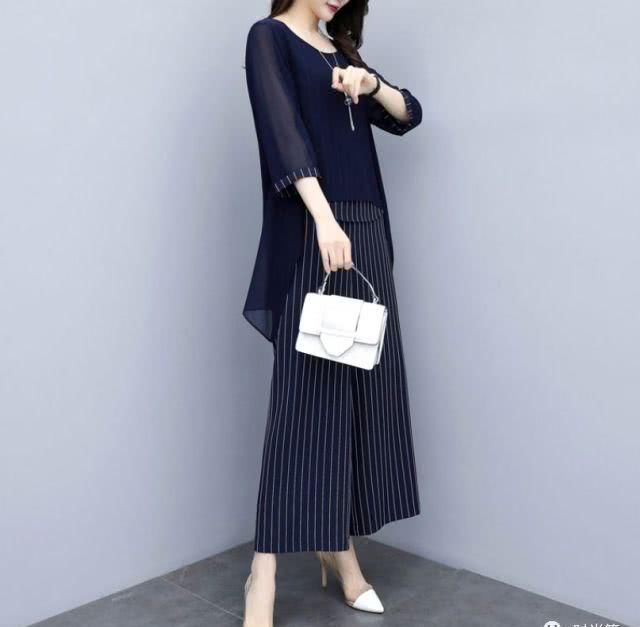  #建议#若是你45-65岁，若不差钱，建议：阔腿裤套装，高雅大气惊艳