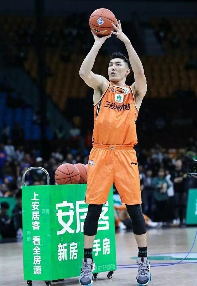 郭艾伦cba全明星球鞋