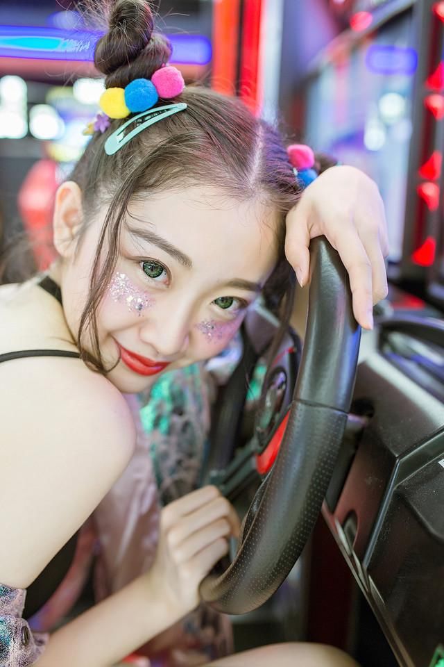 性感电玩美女鬼马个性活泼写真图片