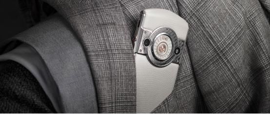 曾经每个女人都想有一只爱马仕，现在这个清单里又多了一部8848