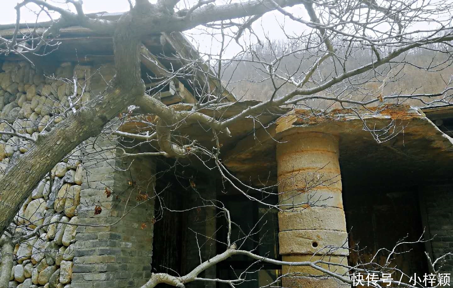  「石磨」农村兴起怪生意，有人专门收农具，一个石磨给100元，到