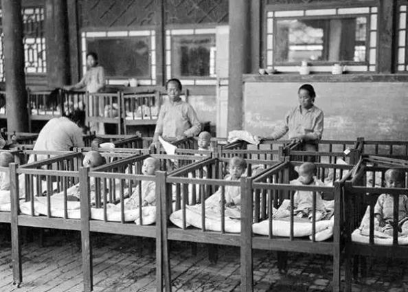  「发现」美国人在鞋盒里发现了6000张中国老照片