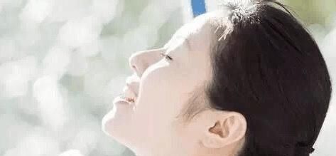 美白的功@不做黄脸婆 4个美白小窍门, 再也不相信天生黑眼圈一说了!