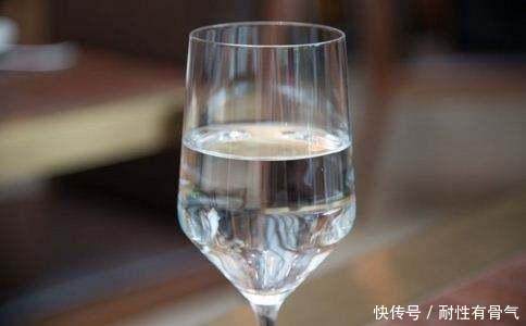 你还以为喝酒对身体没坏处吗？这5条跟酒有关的谣言，骗了太多人