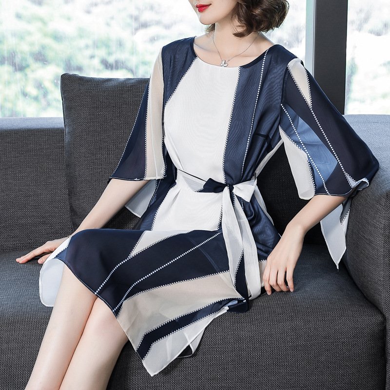 这才叫“妈妈装”，40--60岁女人穿洋气又显年轻，美的刚刚好