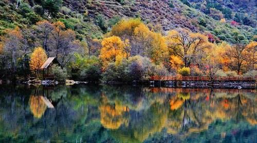 秋天最适合旅游的地方，比九寨沟还美，好像“人间仙境”