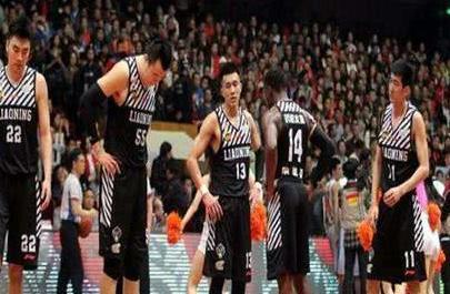 找到辽篮连胜的原因了，原来场上一直有6人在，难怪14连胜