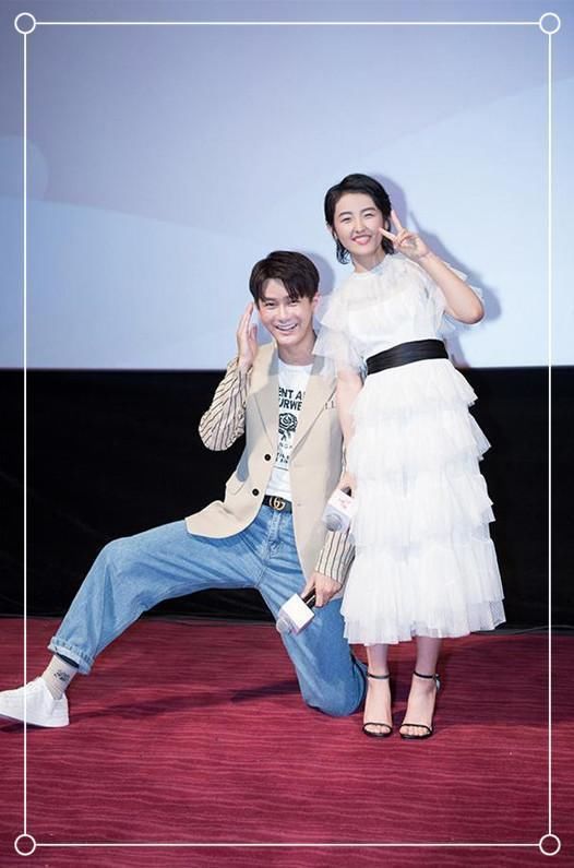 当21岁关晓彤和17岁张子枫同穿白裙，网友:这气质差距岂止4岁?