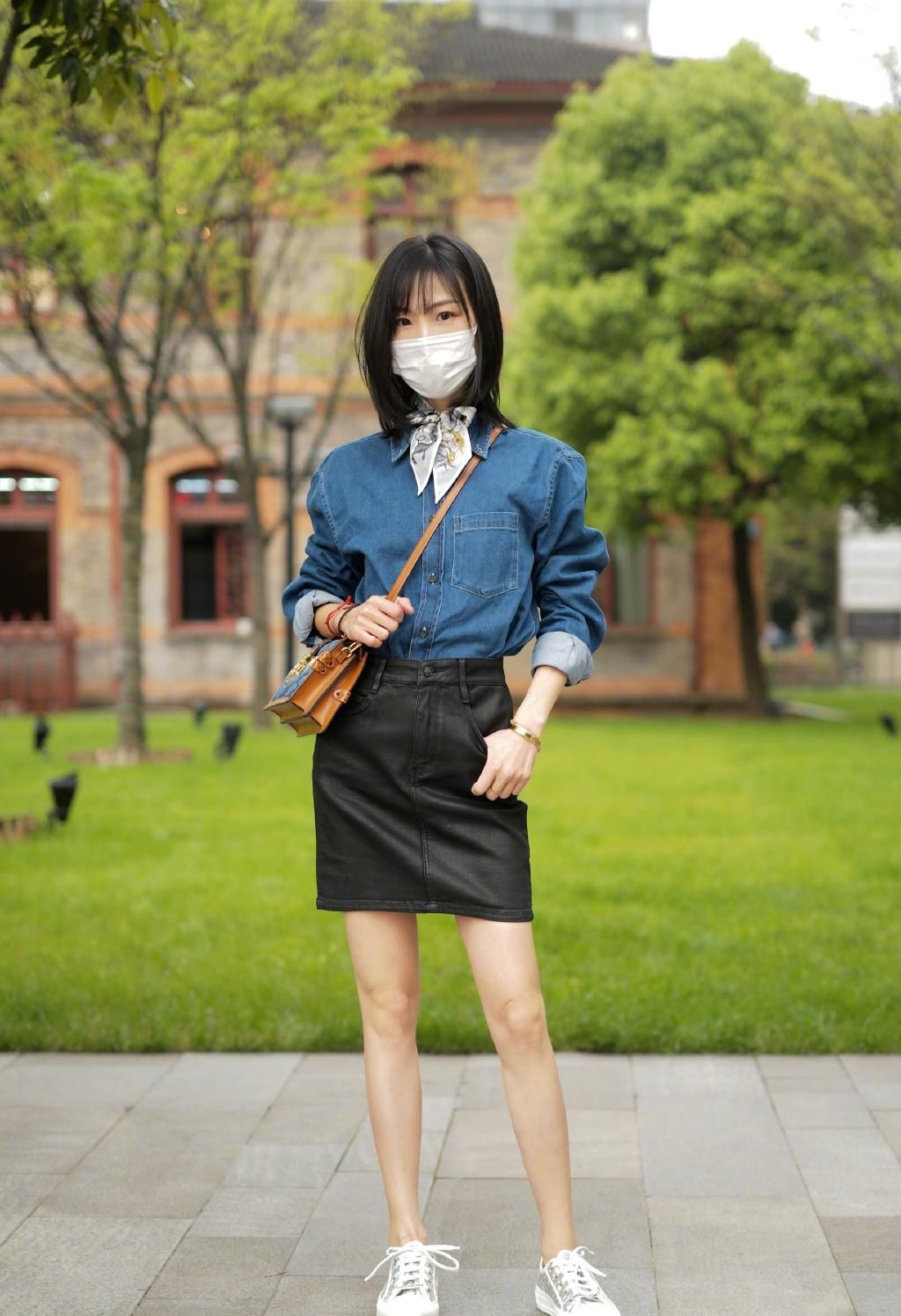 『美女』美女街拍:你见过山水饮过风声 说余生山水再不相逢