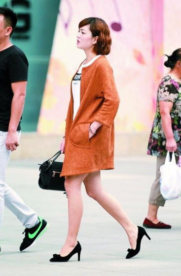 『美女』时尚美女街拍柔美娇俏的美女,走在哪都是全场焦点