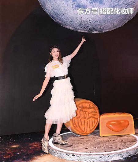 45岁的陈慧琳穿上了和张子枫一样的裙子，驾驭不了就不要勉强！