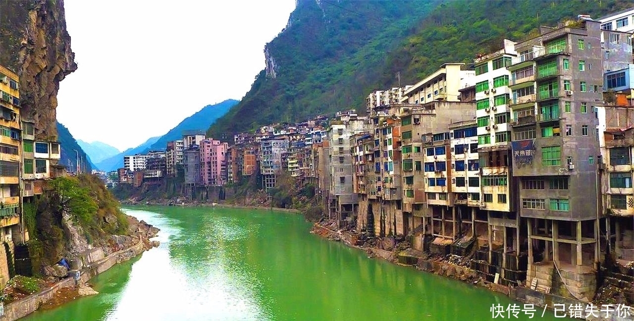 云南最美小县城,处在深山峡谷之中,山势险峻却景色优美