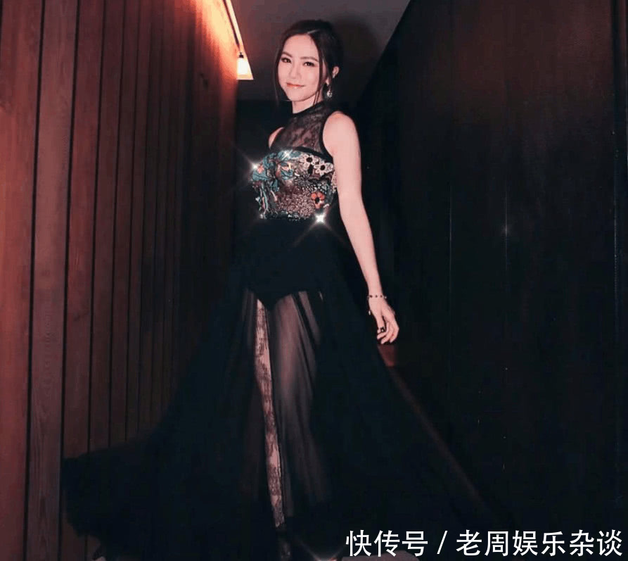 明星穿丝袜：杨幂土气，王菲穿出新风格，最惊艳的还是腿粗的她