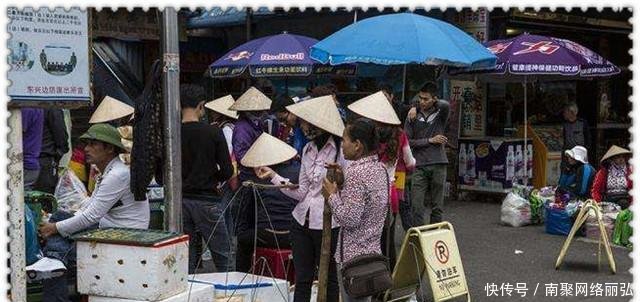 广西东兴市满街的越南商贩, 火腿肠用铁罐装, 1斤1两20元一罐