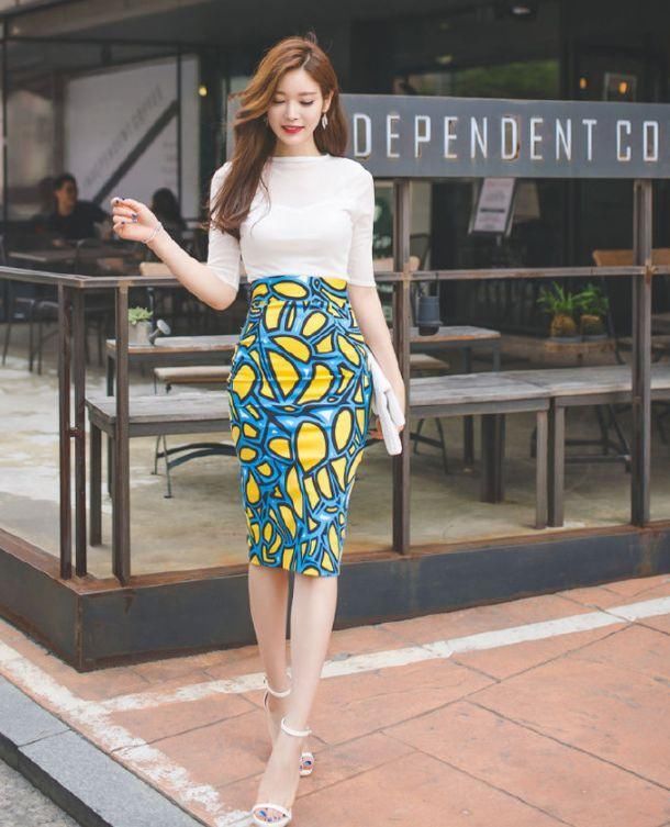 随性甜美的紧身裙美女，彰显与众不同的气质，真迷人