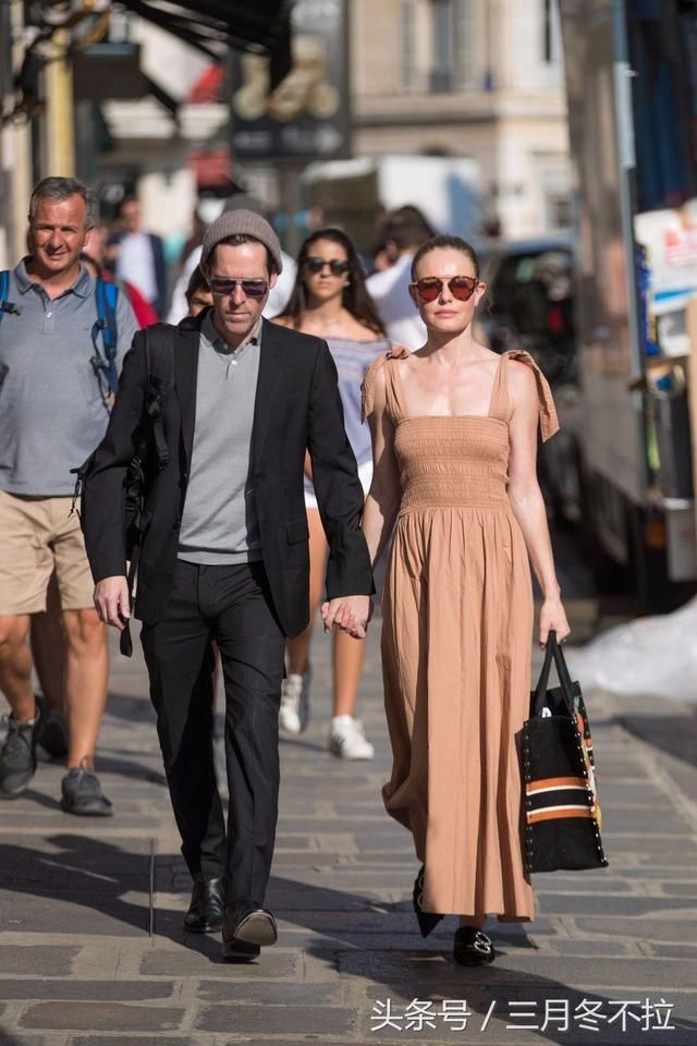 凯特博斯沃茨吊带长裙逛巴黎 牵手老公大秀恩爱，这不是凯特王妃