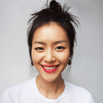 胸大妹子心里苦:背个包勒出东非大裂谷