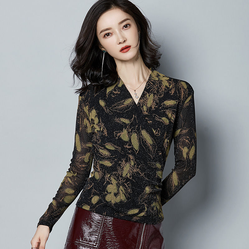 不是我吹!妈的衣品确实高,瞧她新买的小衫,配烟管裤,洋气贼美