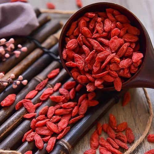 「鸡汤」药膳鸡汤功效多,体质弱者要慎喝