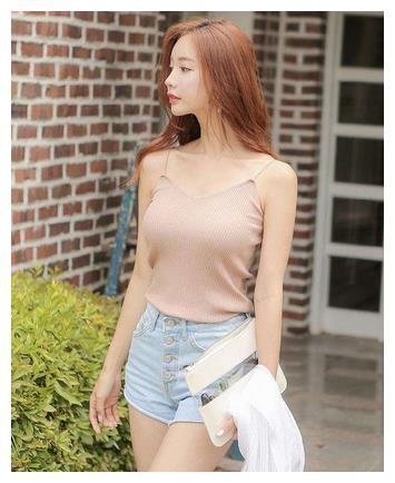 街拍:穿着干练美丽性感的小姐姐,甜美纯洁的感觉!